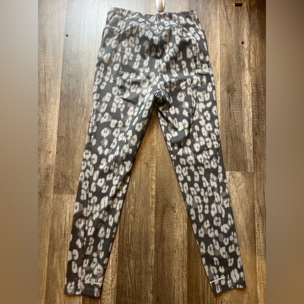 The Northface Girls flash dry Leopard Print Pants EUC size Large 14-16 - Picture 4 of 5